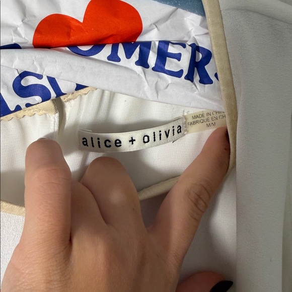 Alice + Olivia Elegant White Sleeveless Blouse size medium - Picture 5 of 7